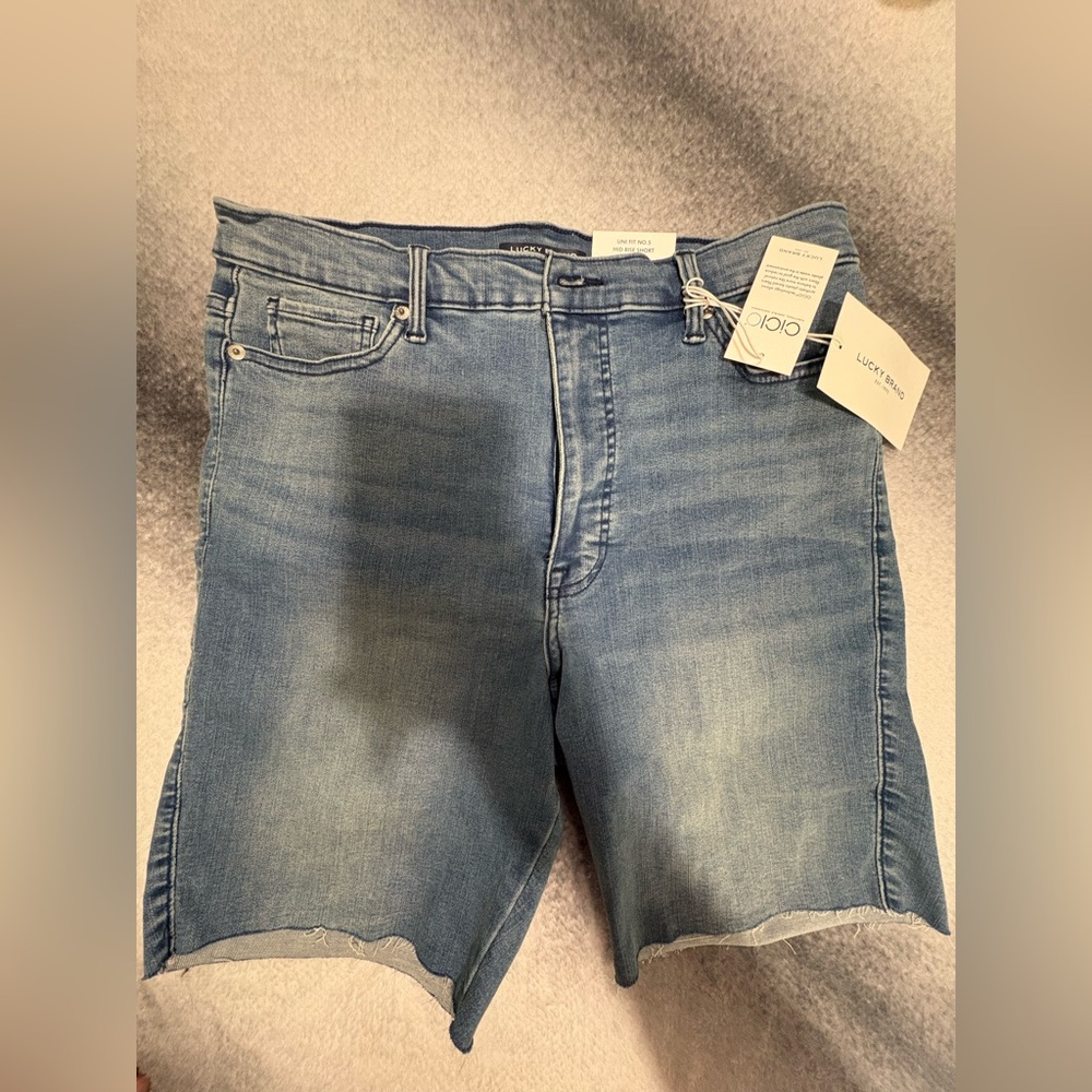 NWT Lucky Brand Juniors Blue Denim Uni Fit Mid Rise Jean Shorts 5‎ (33-35) W